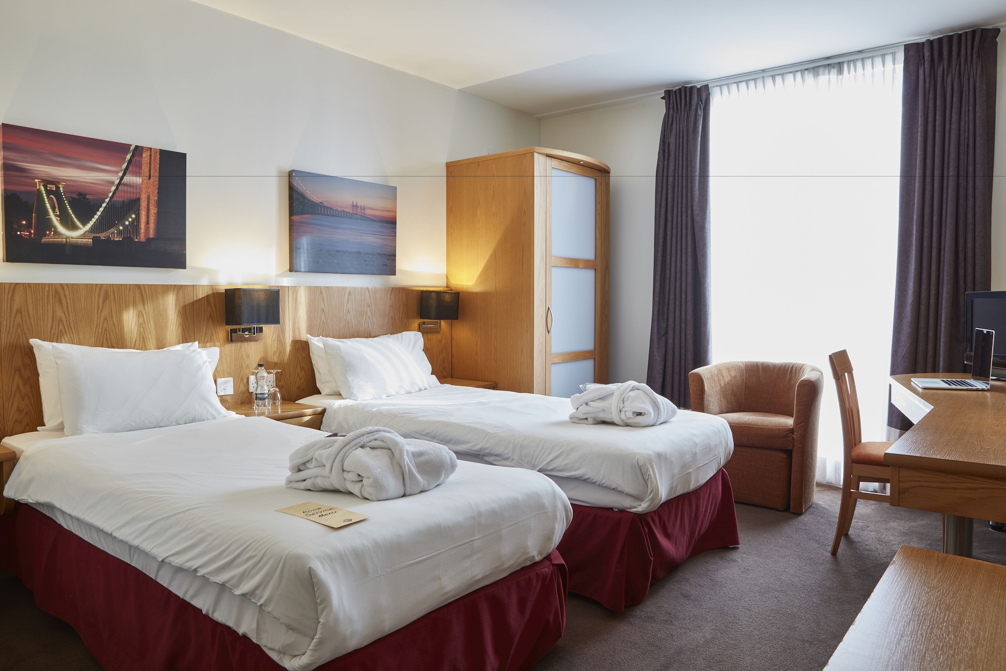 ROOM, TWIN BEDS