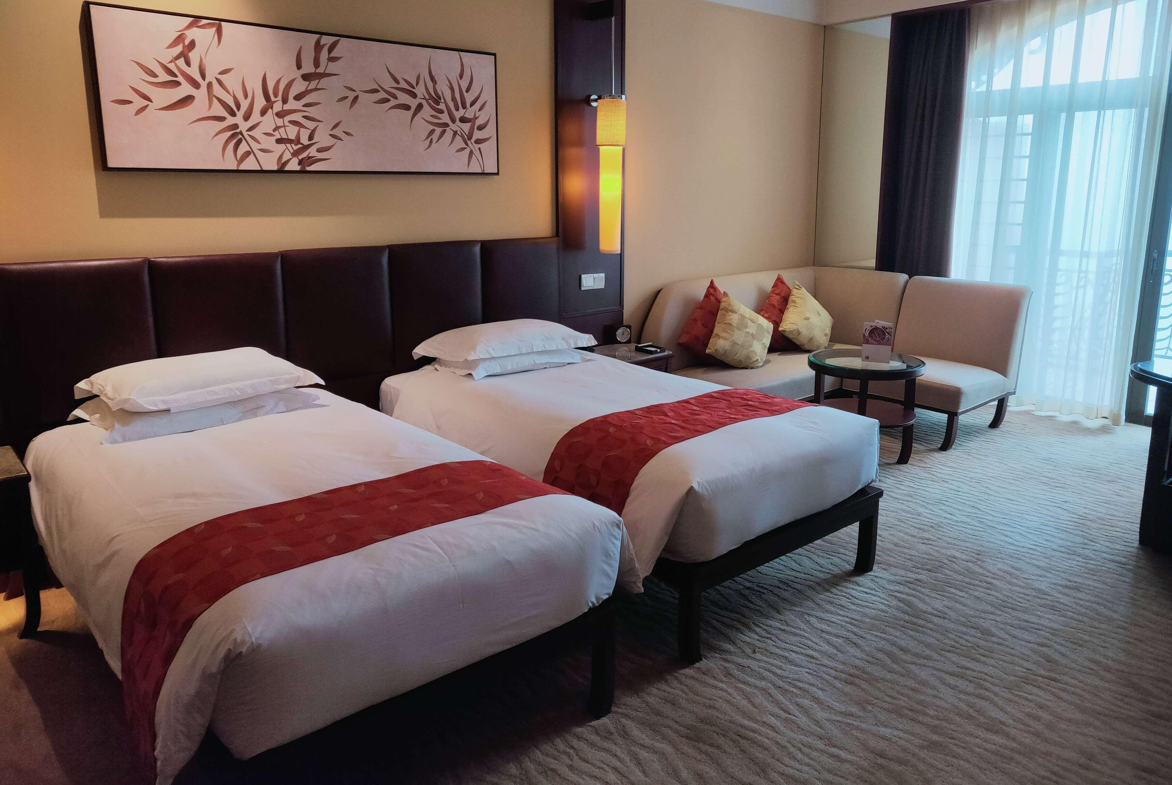 DELUXE, TWIN BEDS