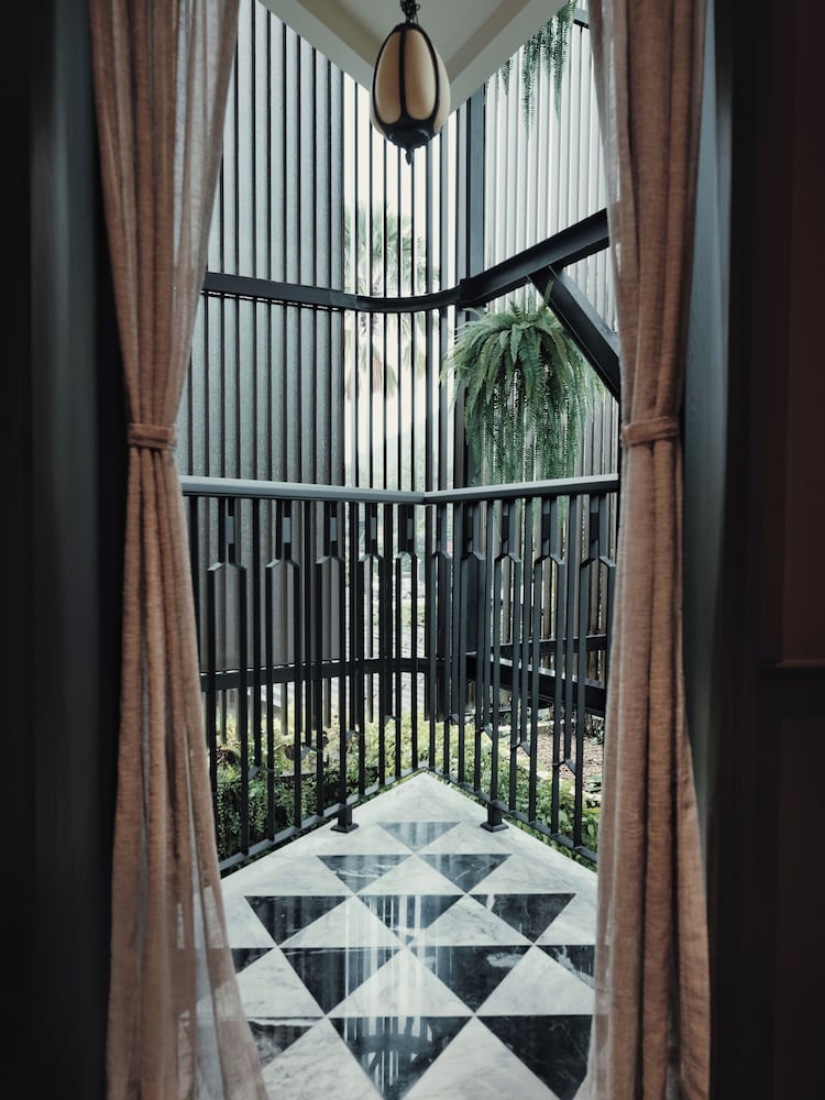 Hotel Verdigris 20/25