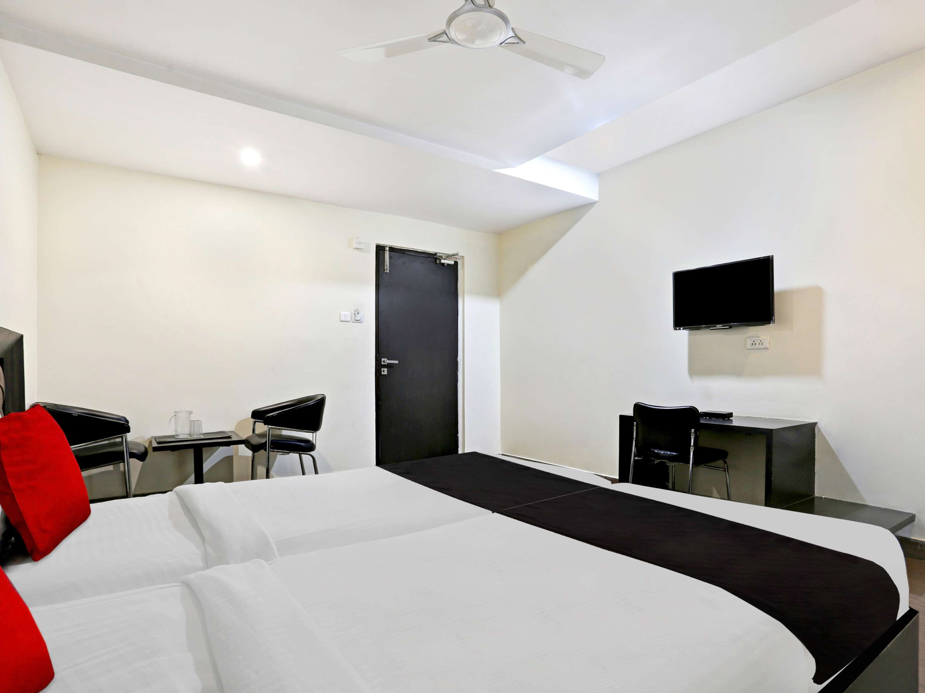 OYO 9003 Deccan Inn 20/42