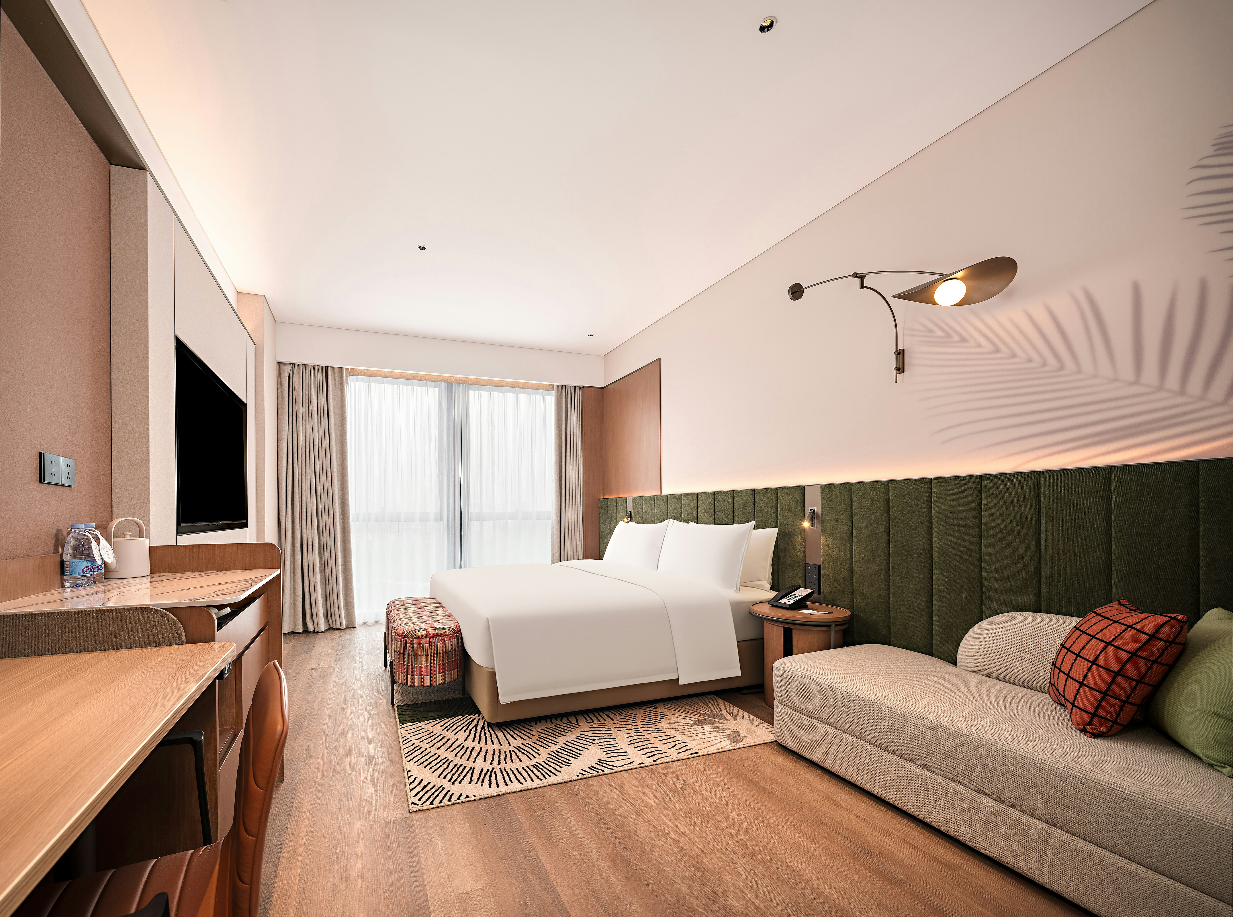 GUEST ROOM, KING BED, HIGH FLOOR