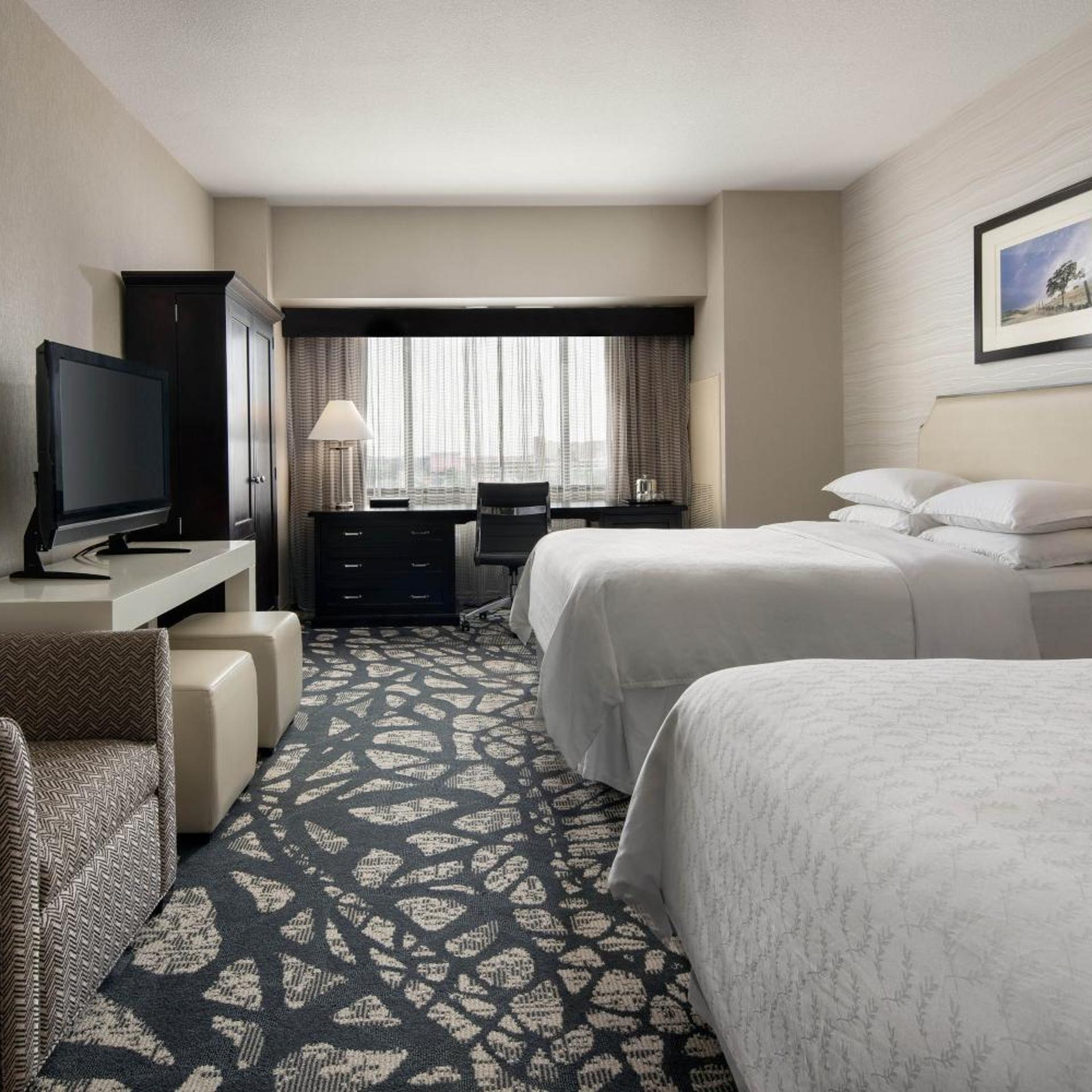 Guest Room, 2 Queen Beds, City View, High Floor, Concierge Level