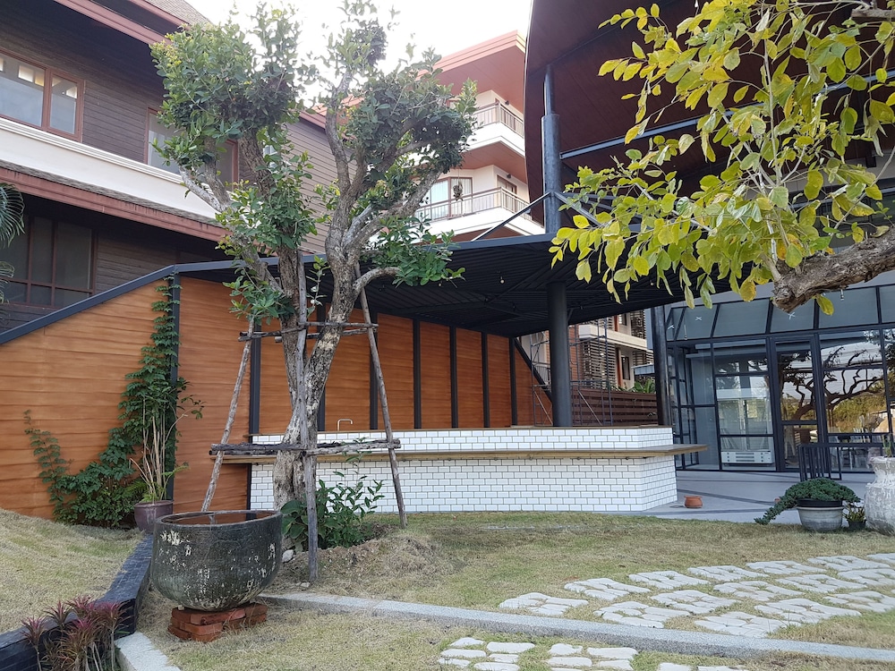 Whale Hua Hin 38/46