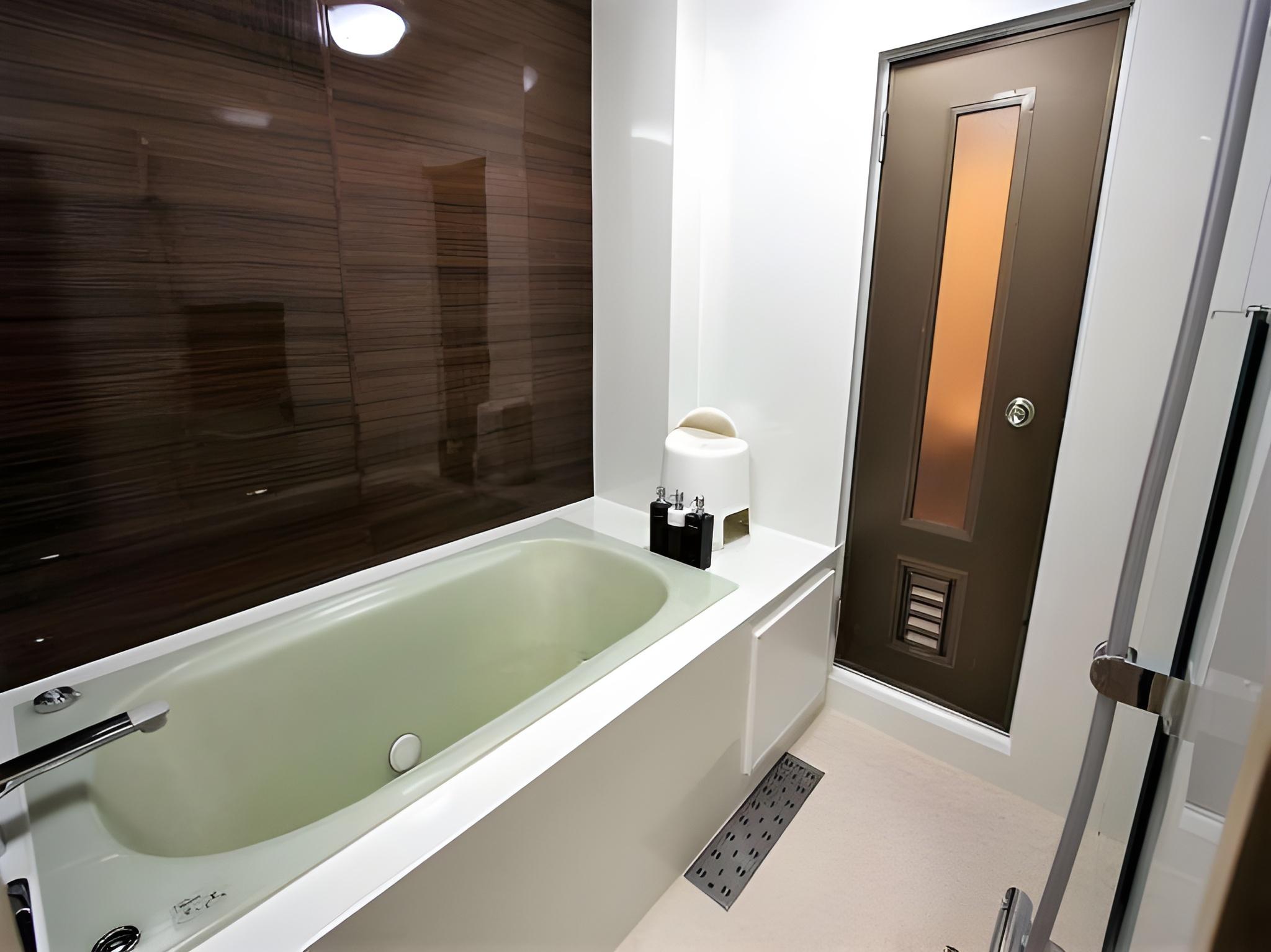 Fukuoka Arty Inn 52/53