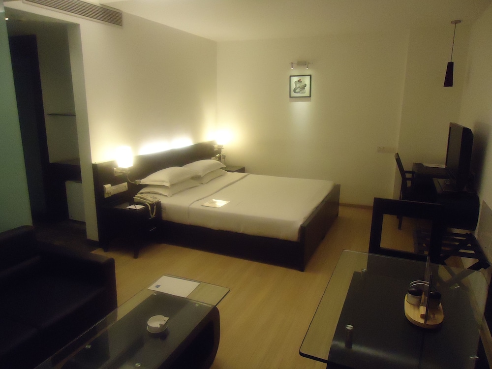 Comfort Inn Sunset Airport Circle IN 17/28