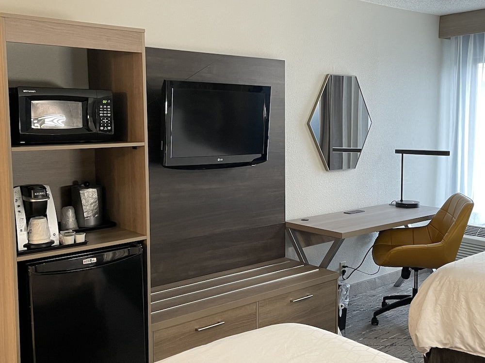 Holiday Inn Express Burlington 65/79