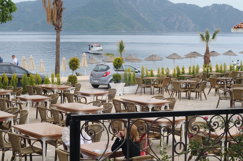 Caprice Beach Hotel 50/67