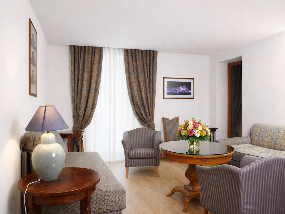 Hotel Diplomatic 57/82