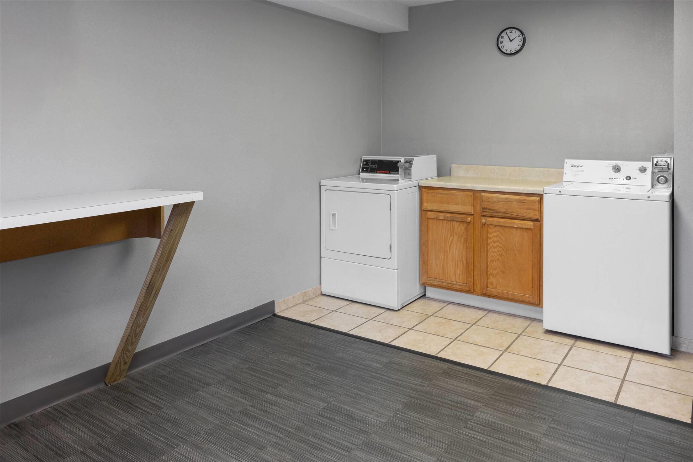 Super 8 By Wyndham New Stanton 5/16