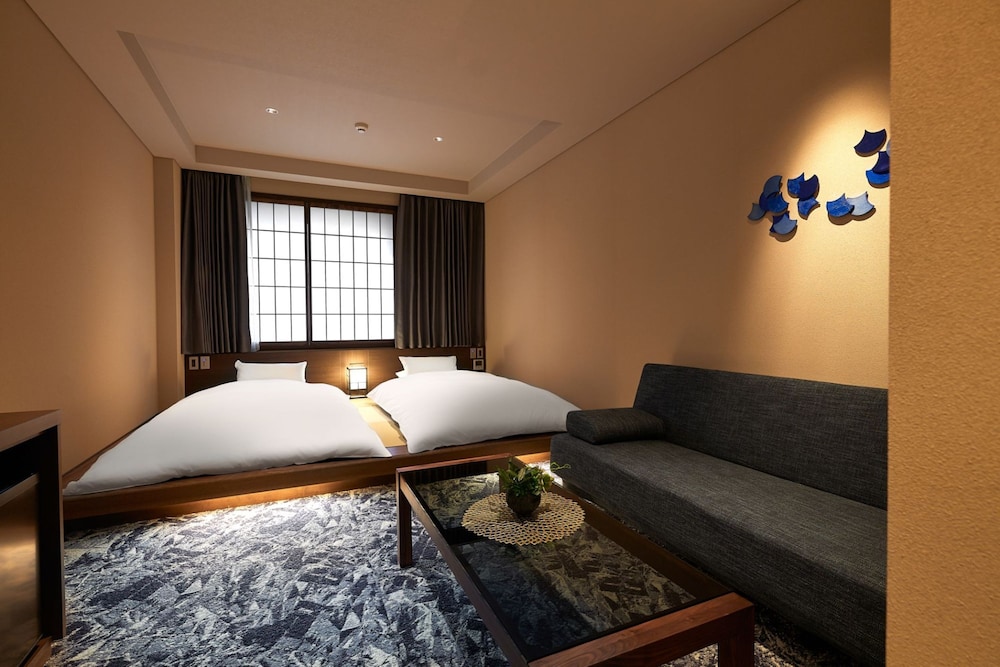 Minn Kanazawa 28/50