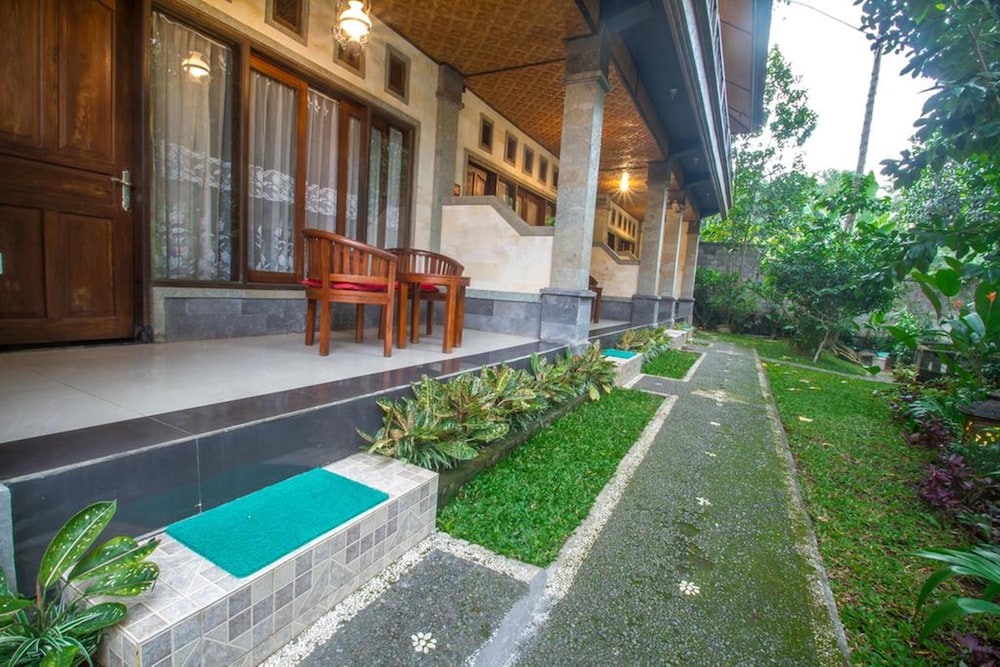 Adi Jaya Cottages 45/50