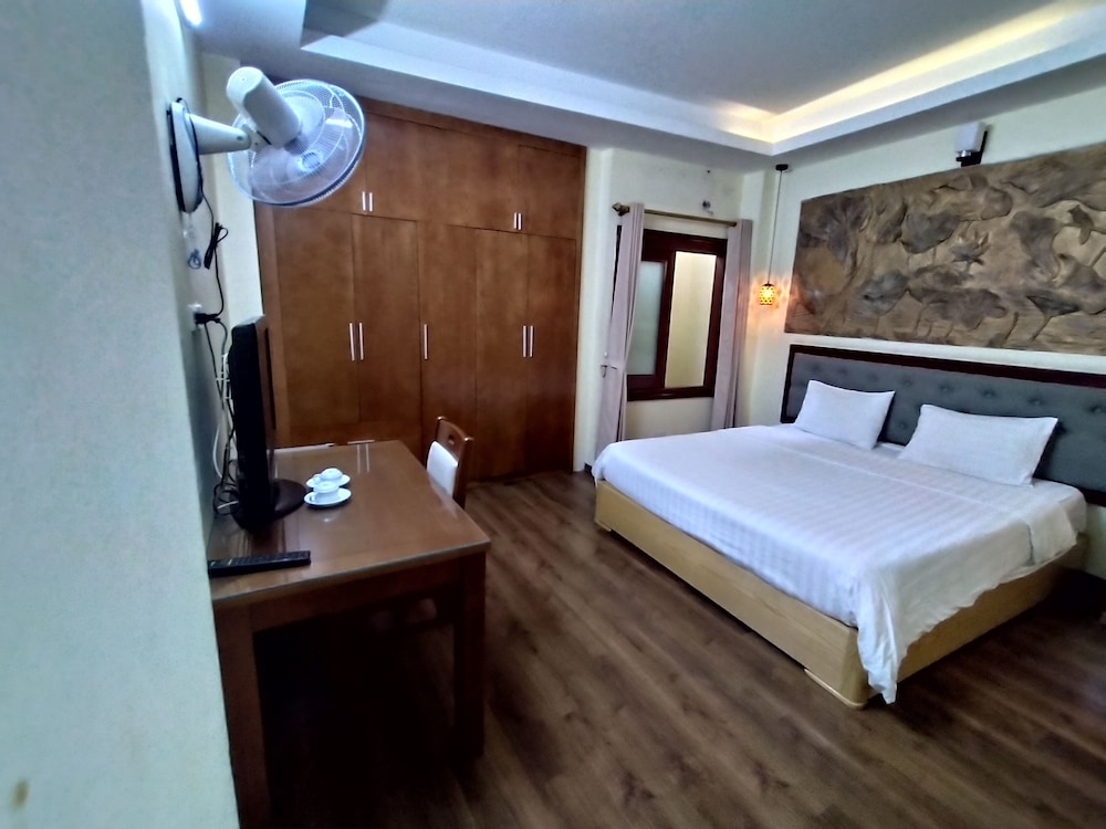 Queen Light Hotel 13/55