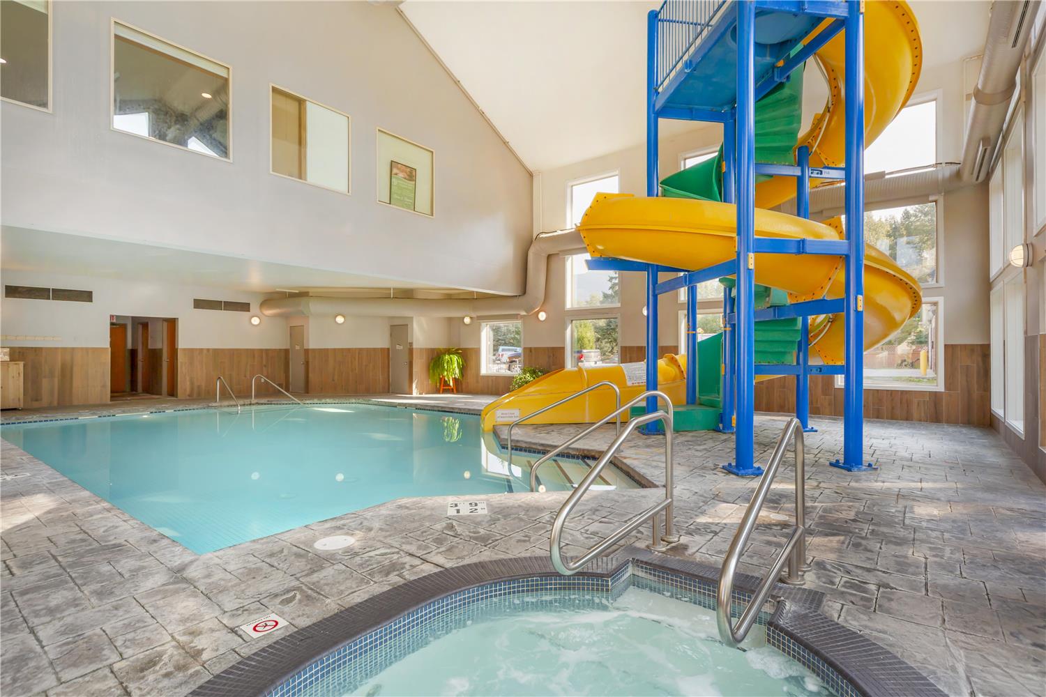 Best Western Plus Valemount Inn & Suites 30/65