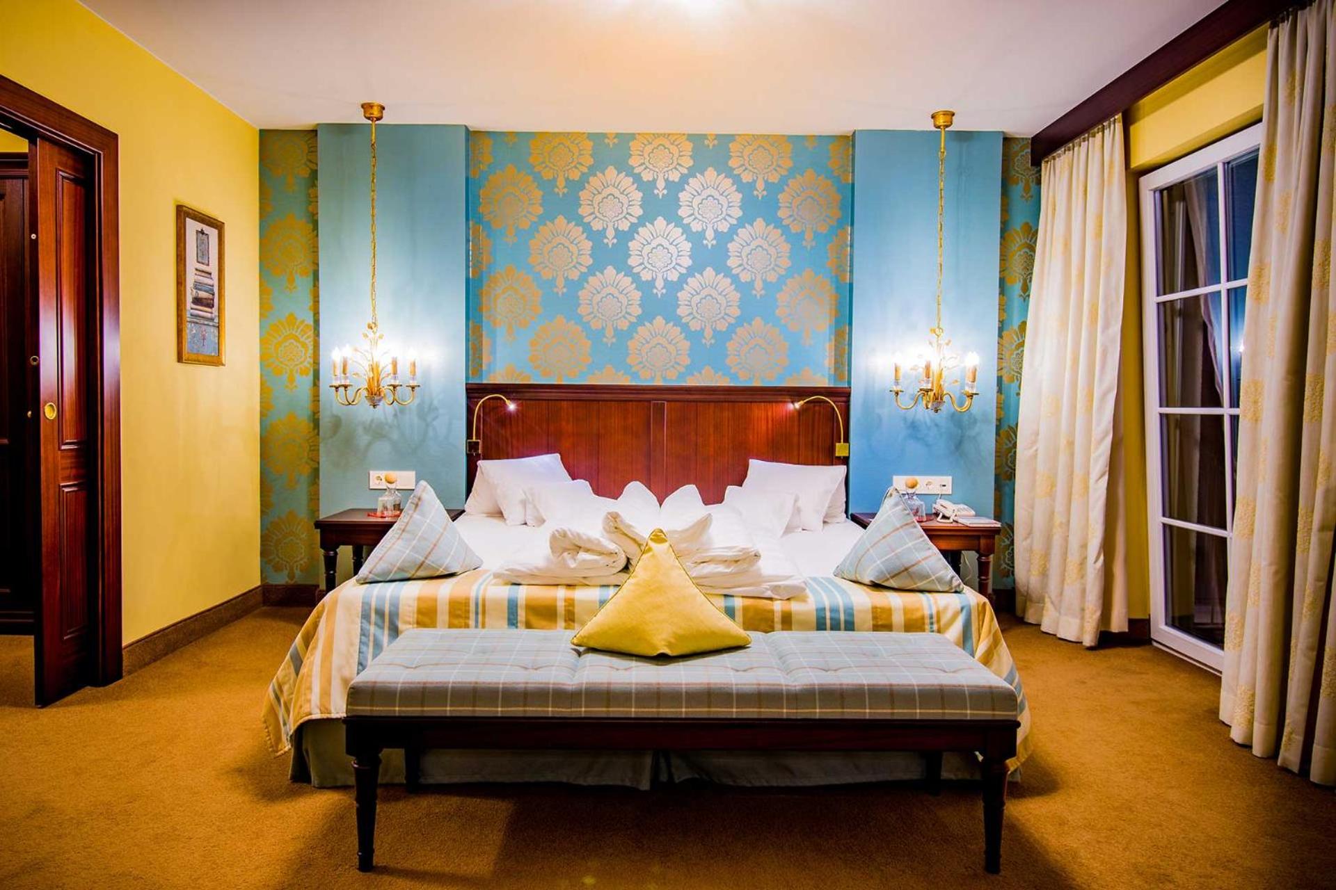 Royal, River, Suite, King Bed, Mountain View, Balcony