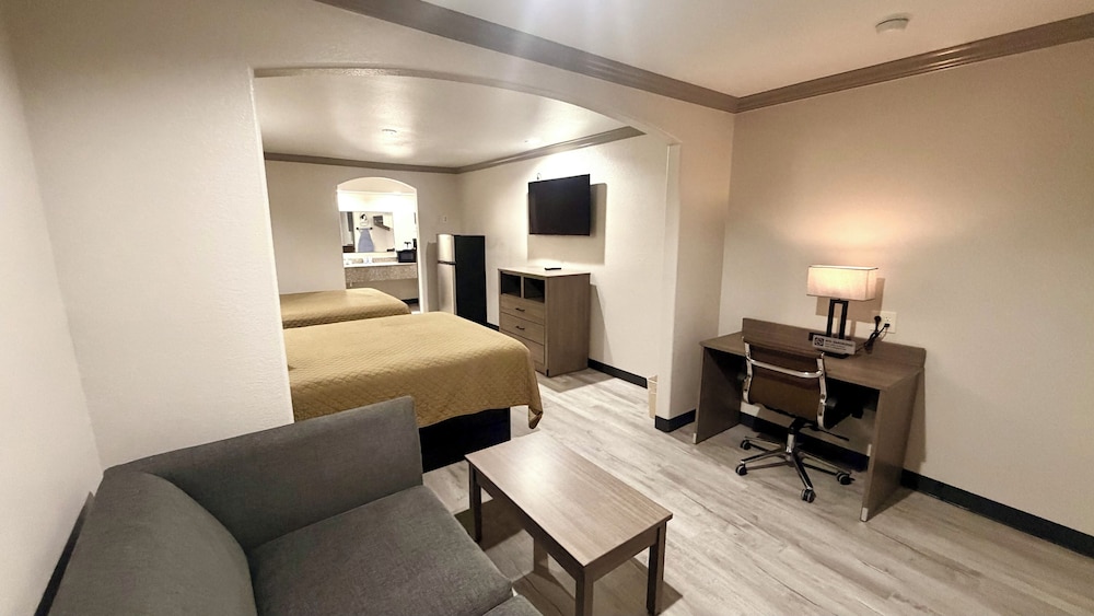 Luxury Inn & Suites Liberty 42/65