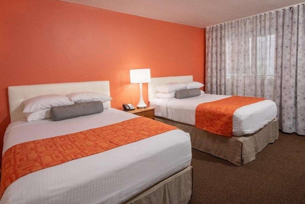 Howard Johnson by Wyndham Atlantic City 18/40