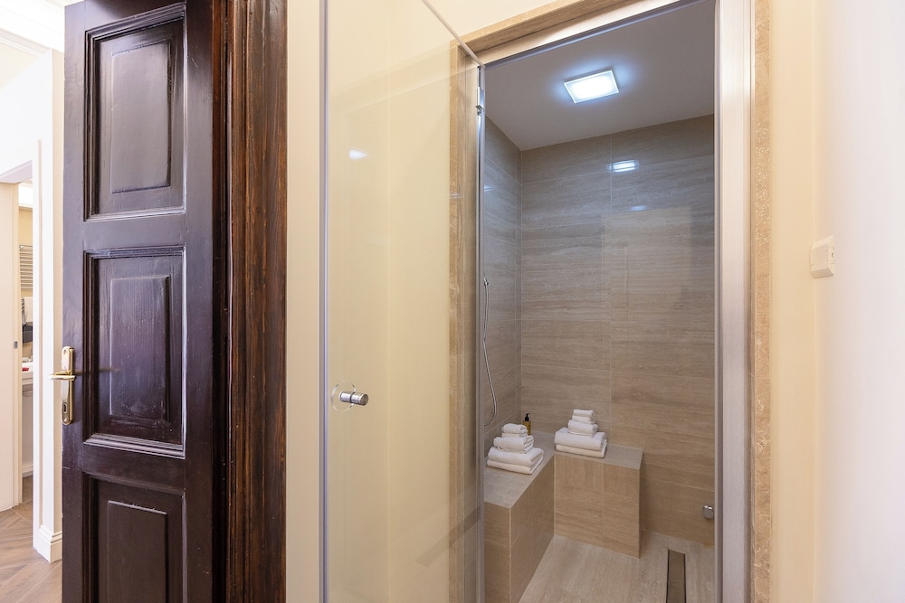 Prestigious Apartment Via Barberini 49/50