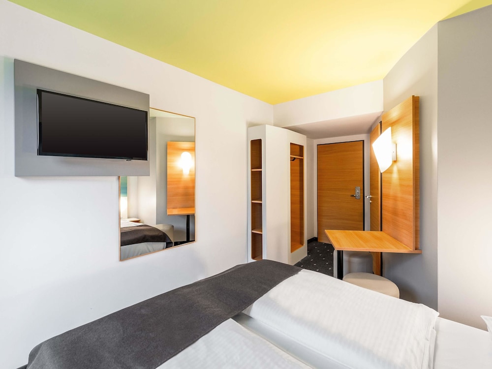Room, Queen Bed