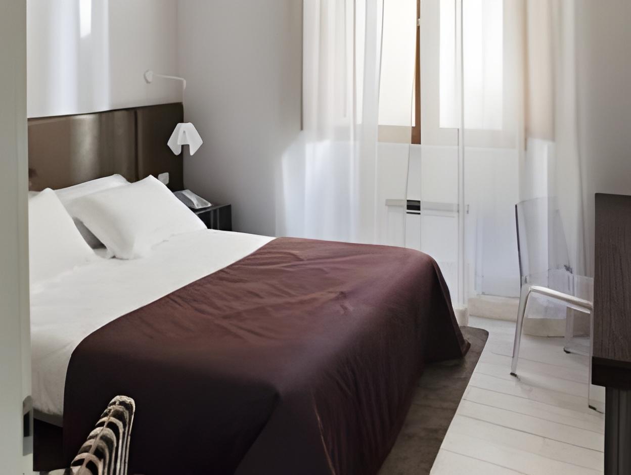 ROOM, SINGLE, DOUBLE BED
