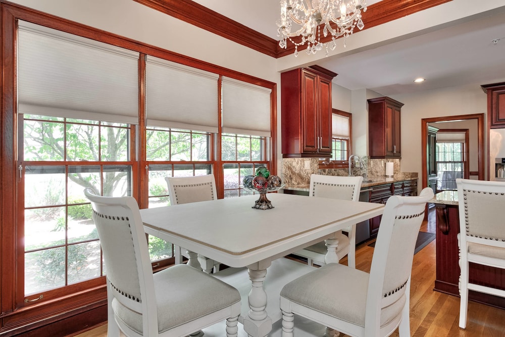 Pleasanton Courtyard Bed and Breakfast 32/49
