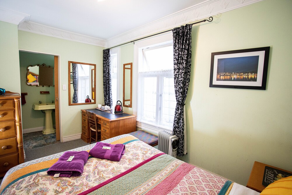 Richmond Guest House Bed & Breakfast 24/45