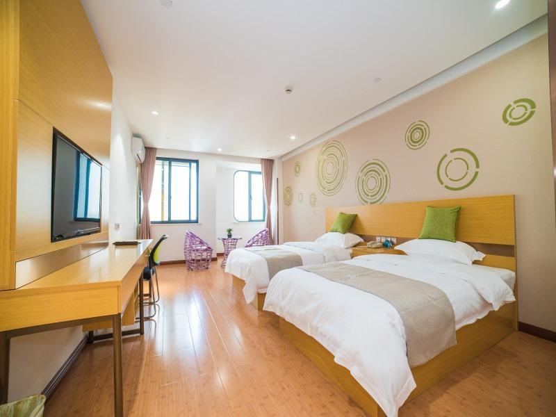 Feature, Twin Beds