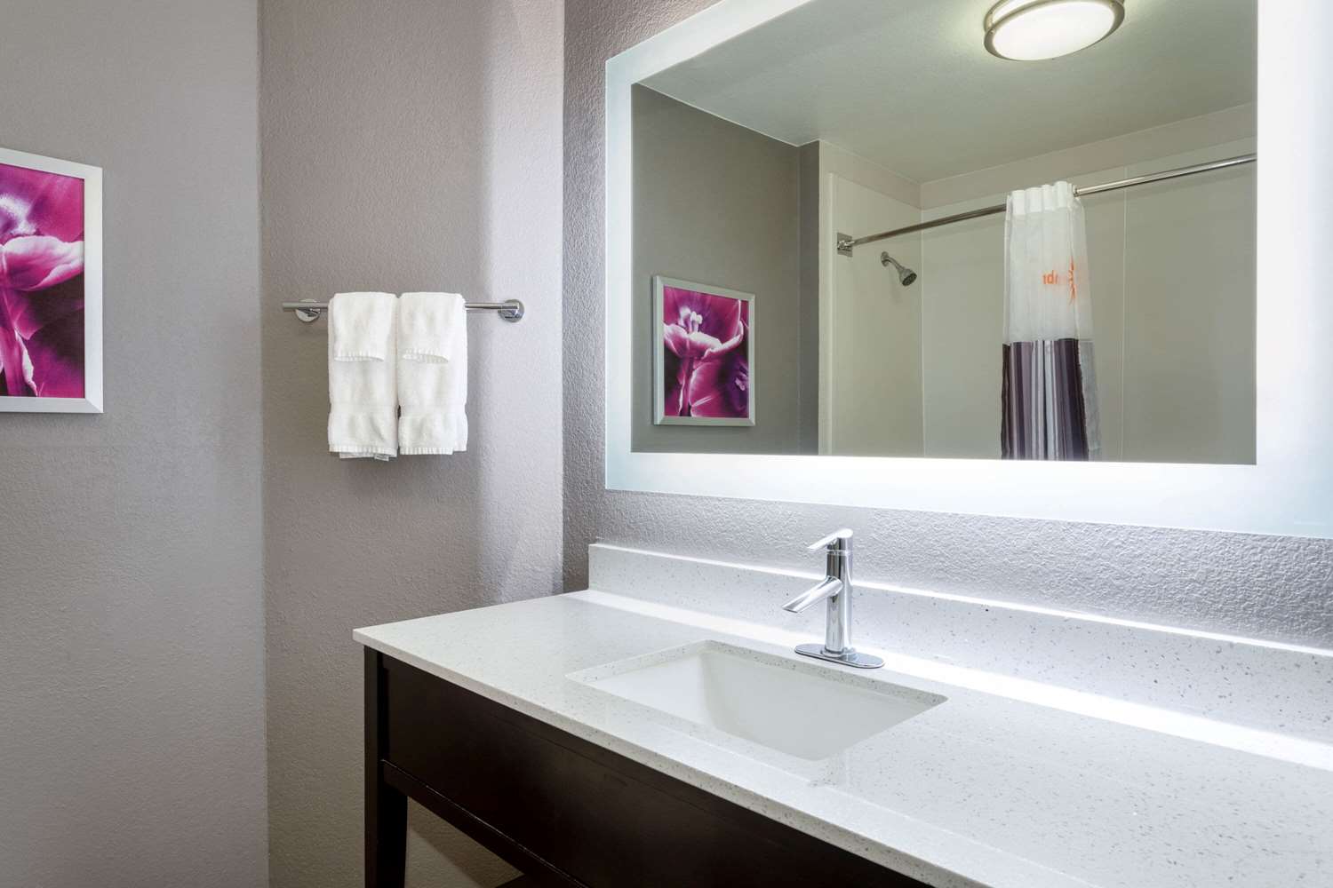 La Quinta Inn & Suites by Wyndham Denver Boulder-Louisville 42/44
