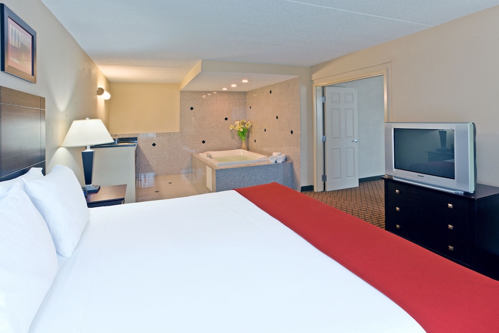 Holiday Inn Express Woodstock-Shenandoah Valley 10/28