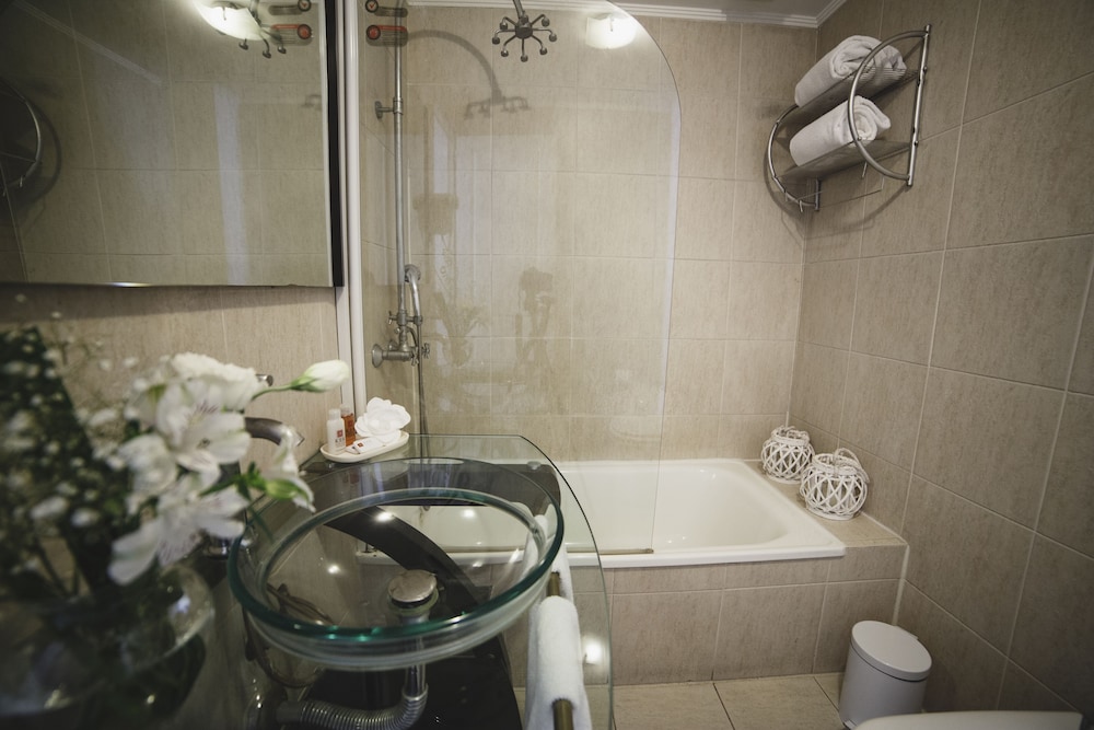 KER URQUIZA HOTEL AND SUITES 24/57