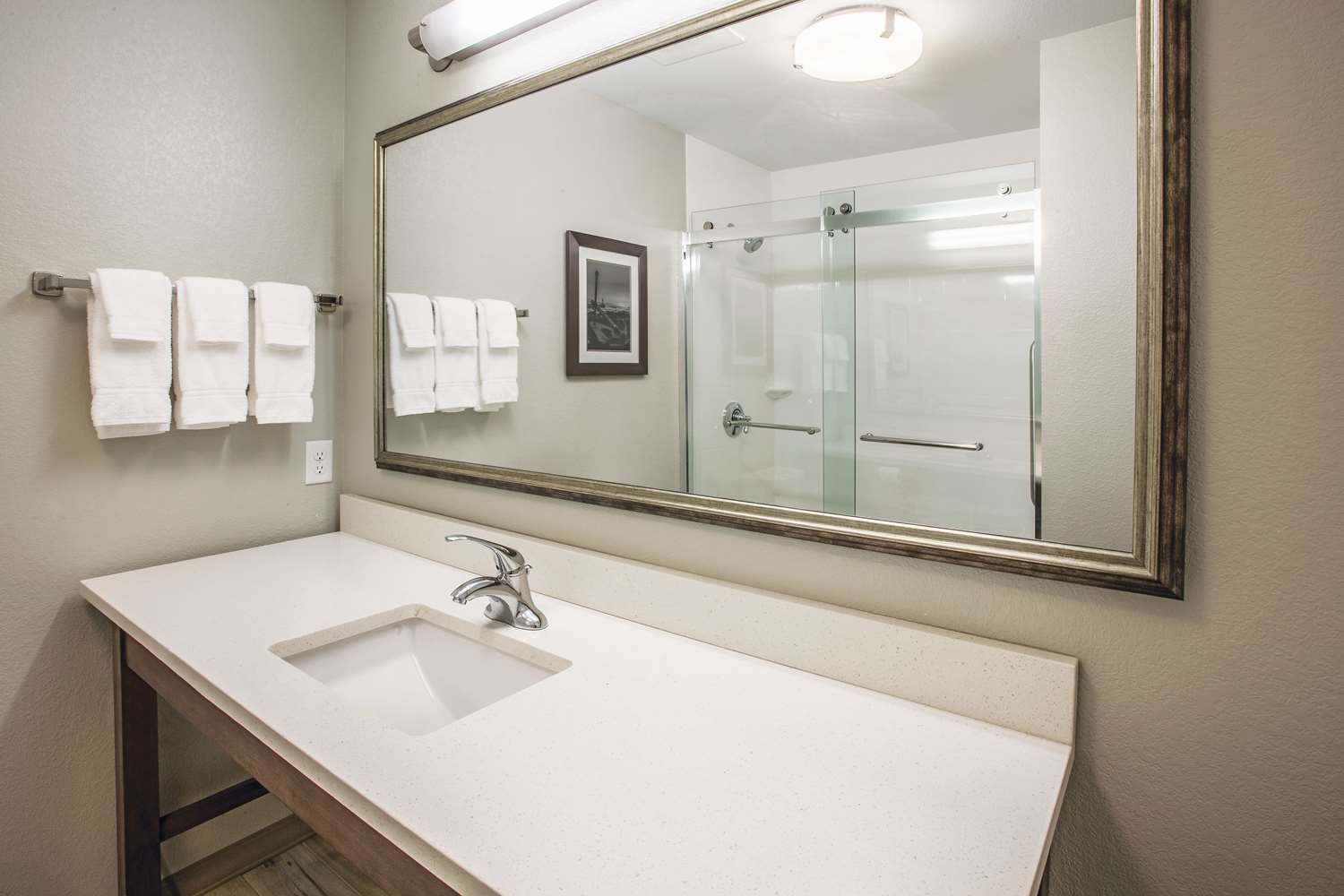 La Quinta Inn & Suites by Wyndham Duluth 20/21