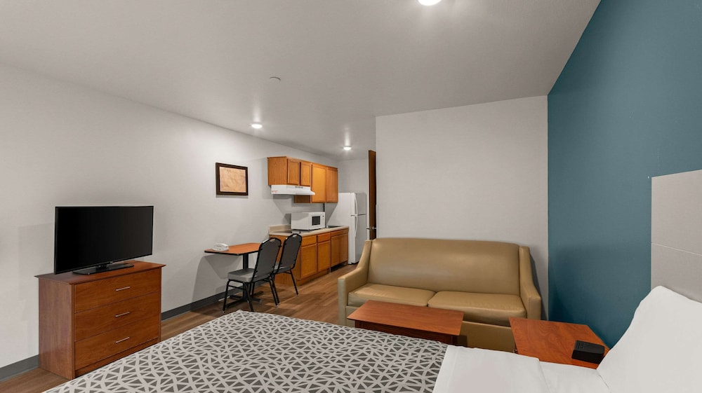 WoodSpring Suites Evansville East 7/21