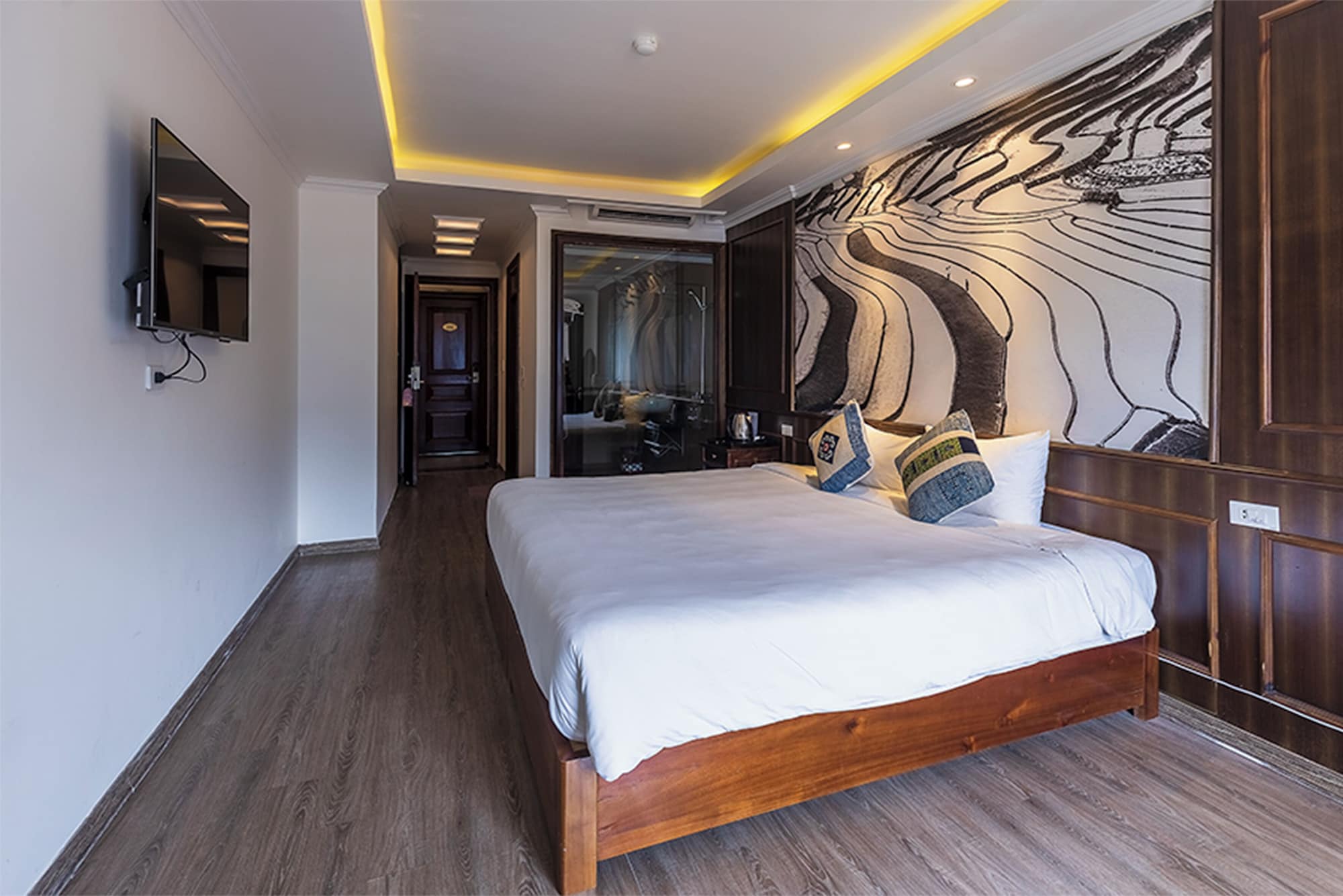 DELUXE, DOUBLE OR TWIN BED, CITY VIEW