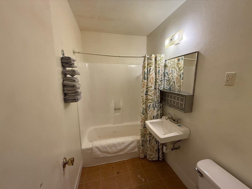 Columbia Inn Motel CA 49 44/47