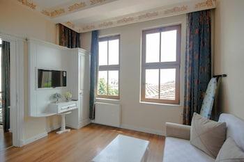 Standard, Double Bed, Partial Sea View