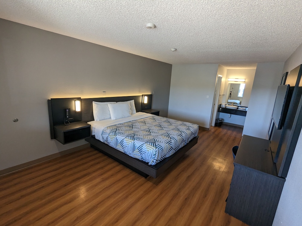 STANDARD, QUEEN BED