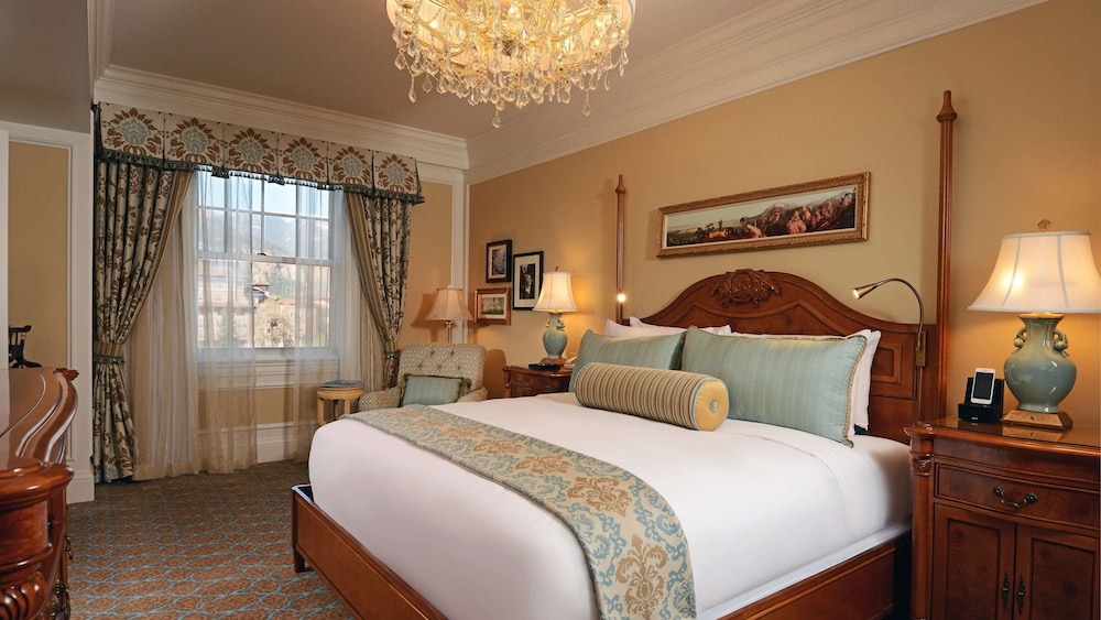 THE BROADMOOR 23/73