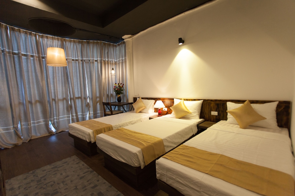 Luxury Backpackers 8/49