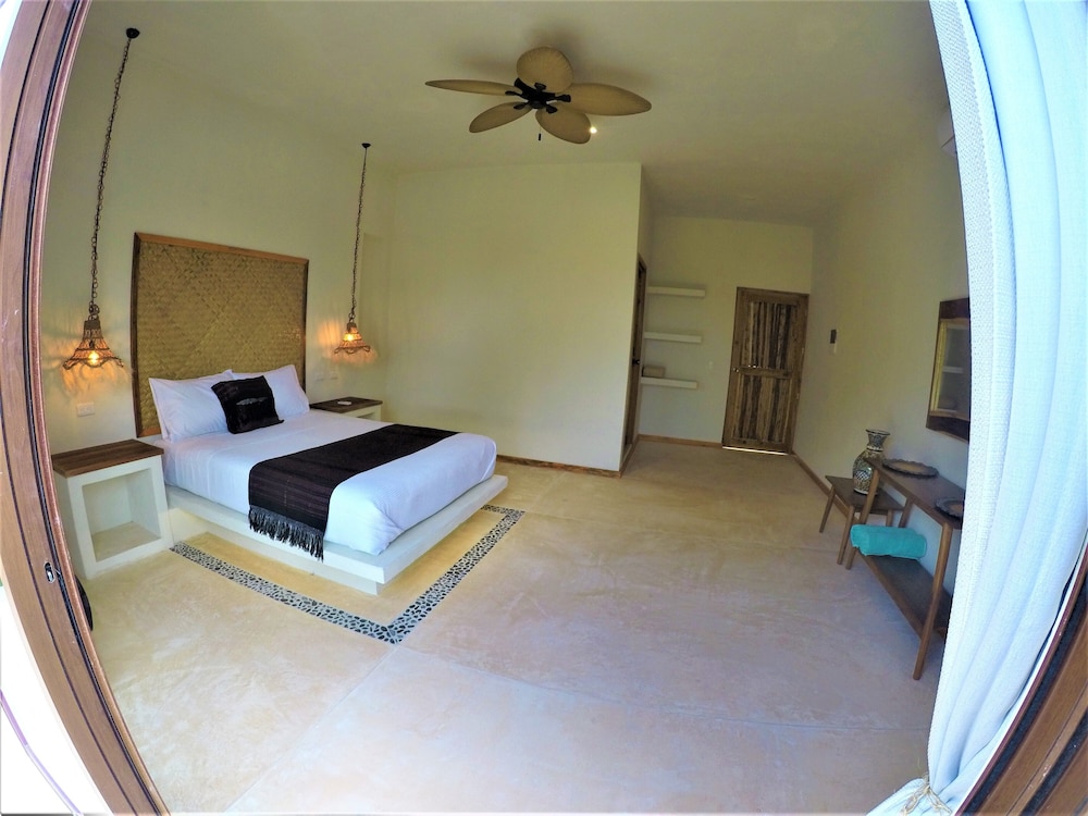 La Puerta Azul Beachfront Adults Only 17/50