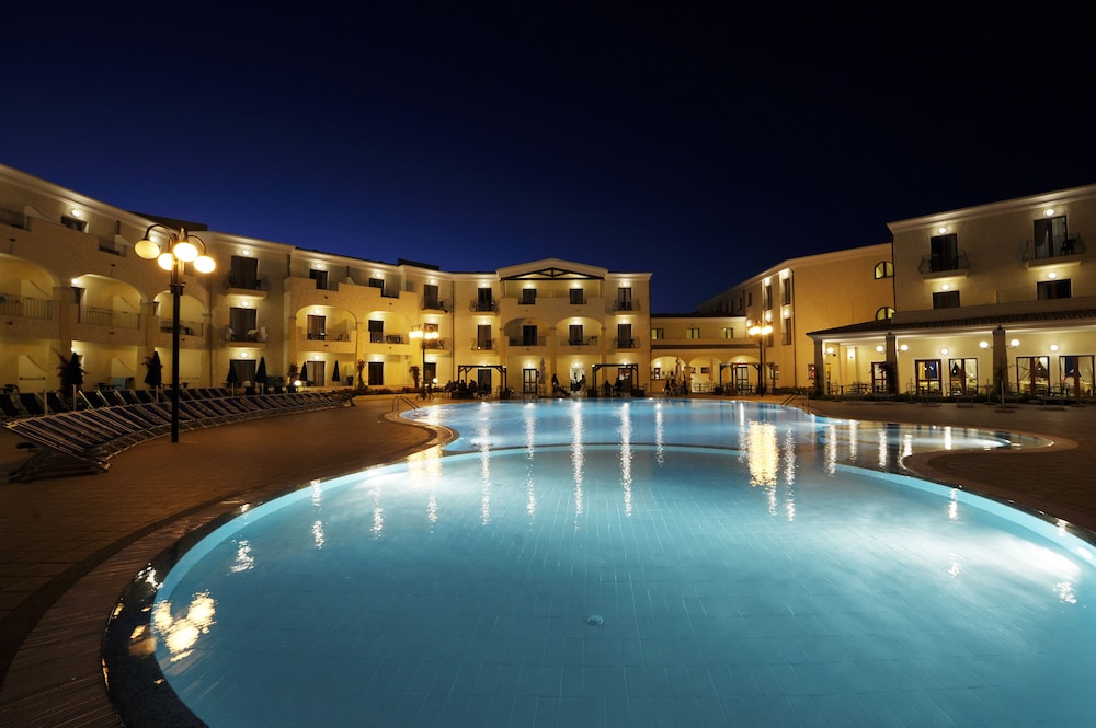 Blu Hotel Morisco Village 12/80