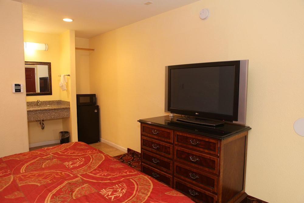 Bay Breeze Inn 5/56