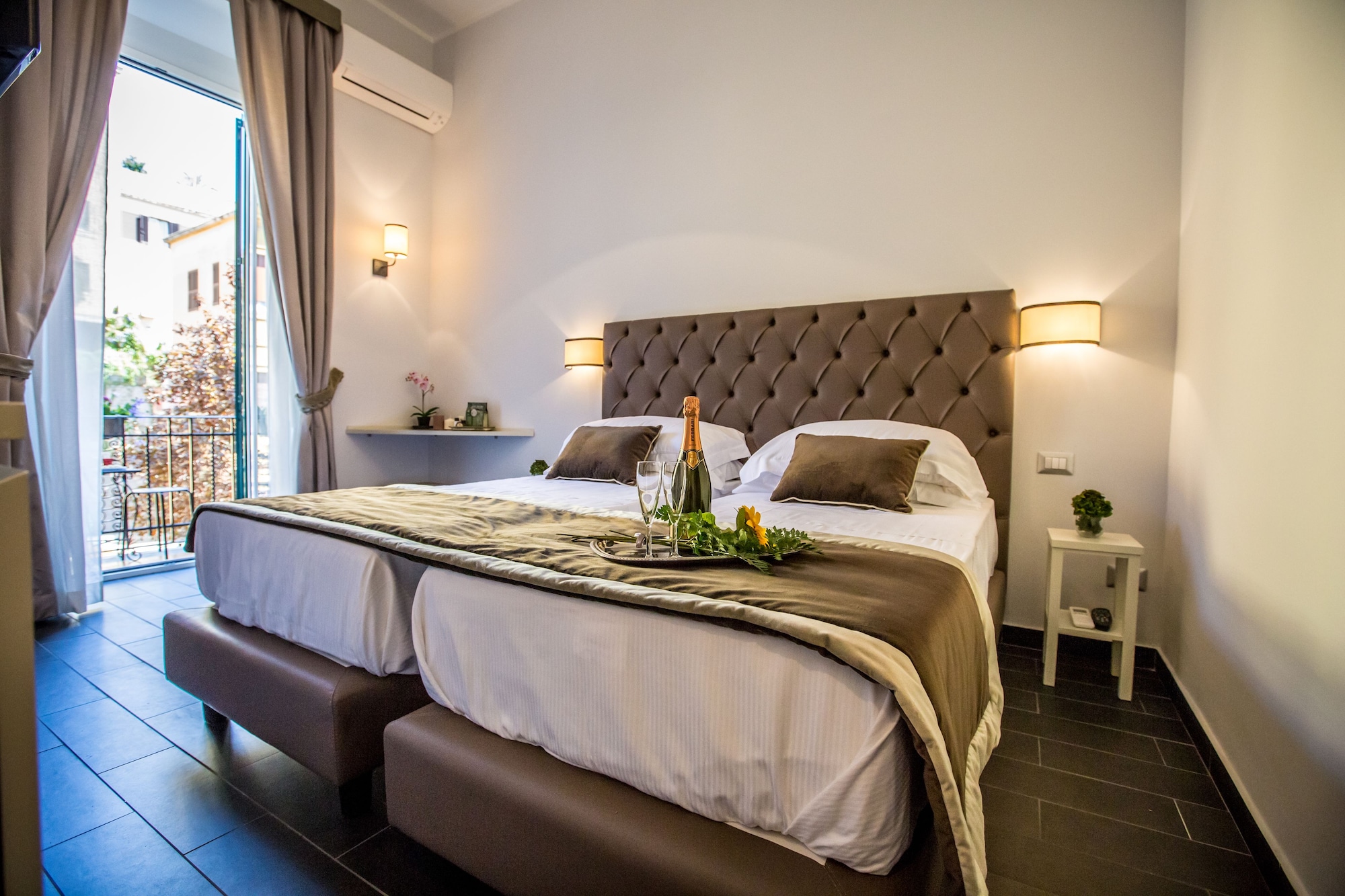 STANDARD, DOUBLE OR TWIN BED, BALCONY