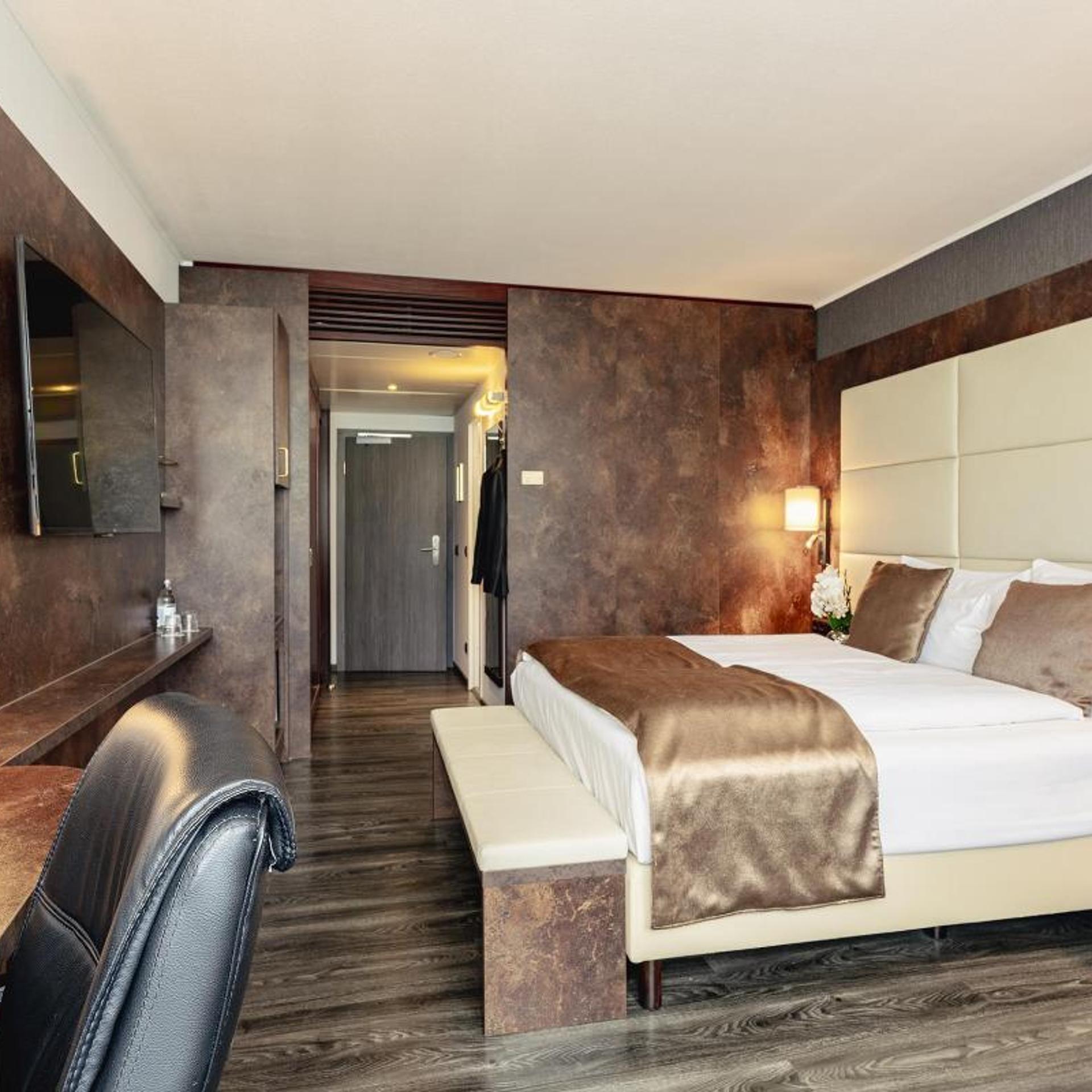 Room at PLAZA HOTEL DARMSTADT, DARMSTADT