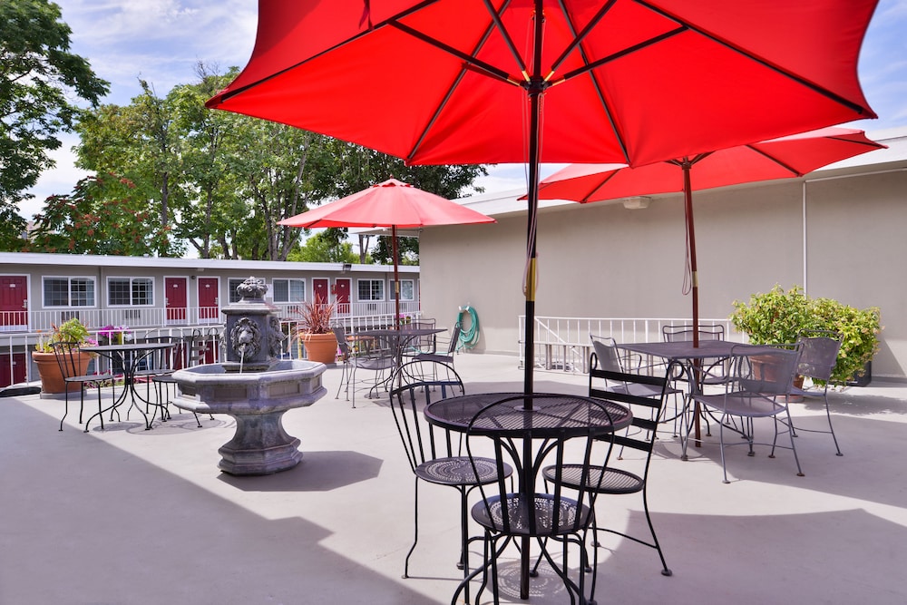Campus Inn & Suites Eugene Downtown 37/57