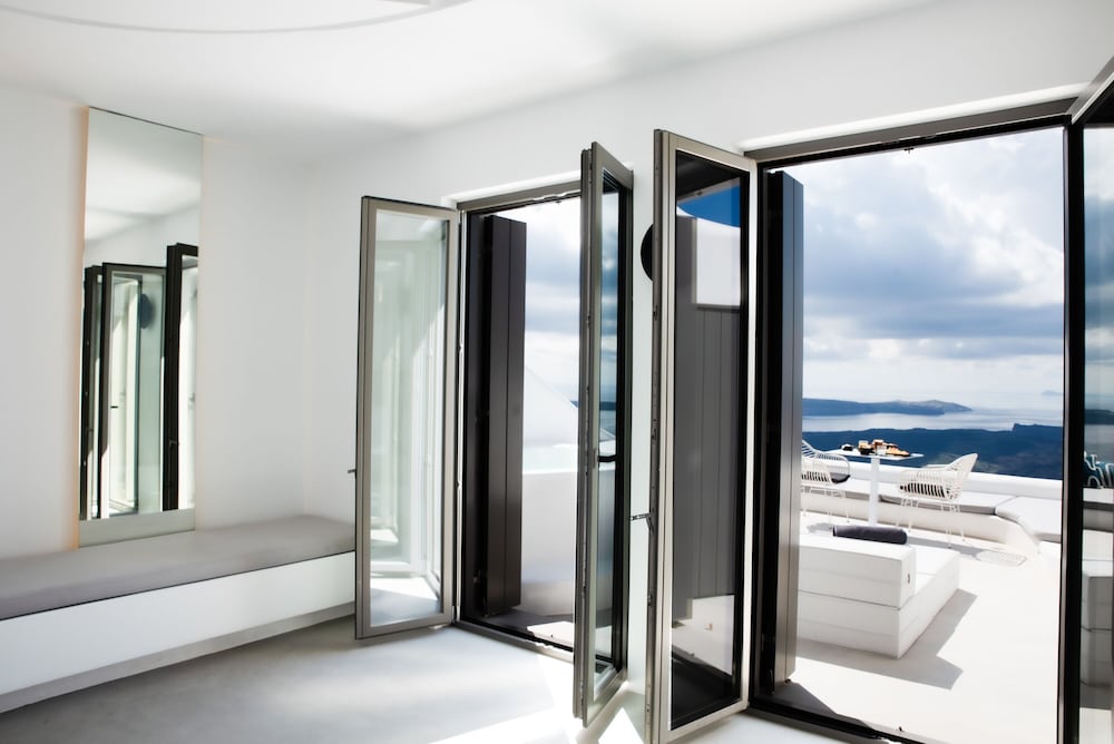 Heavens Edge Cliffside Villas & Suites 50/50