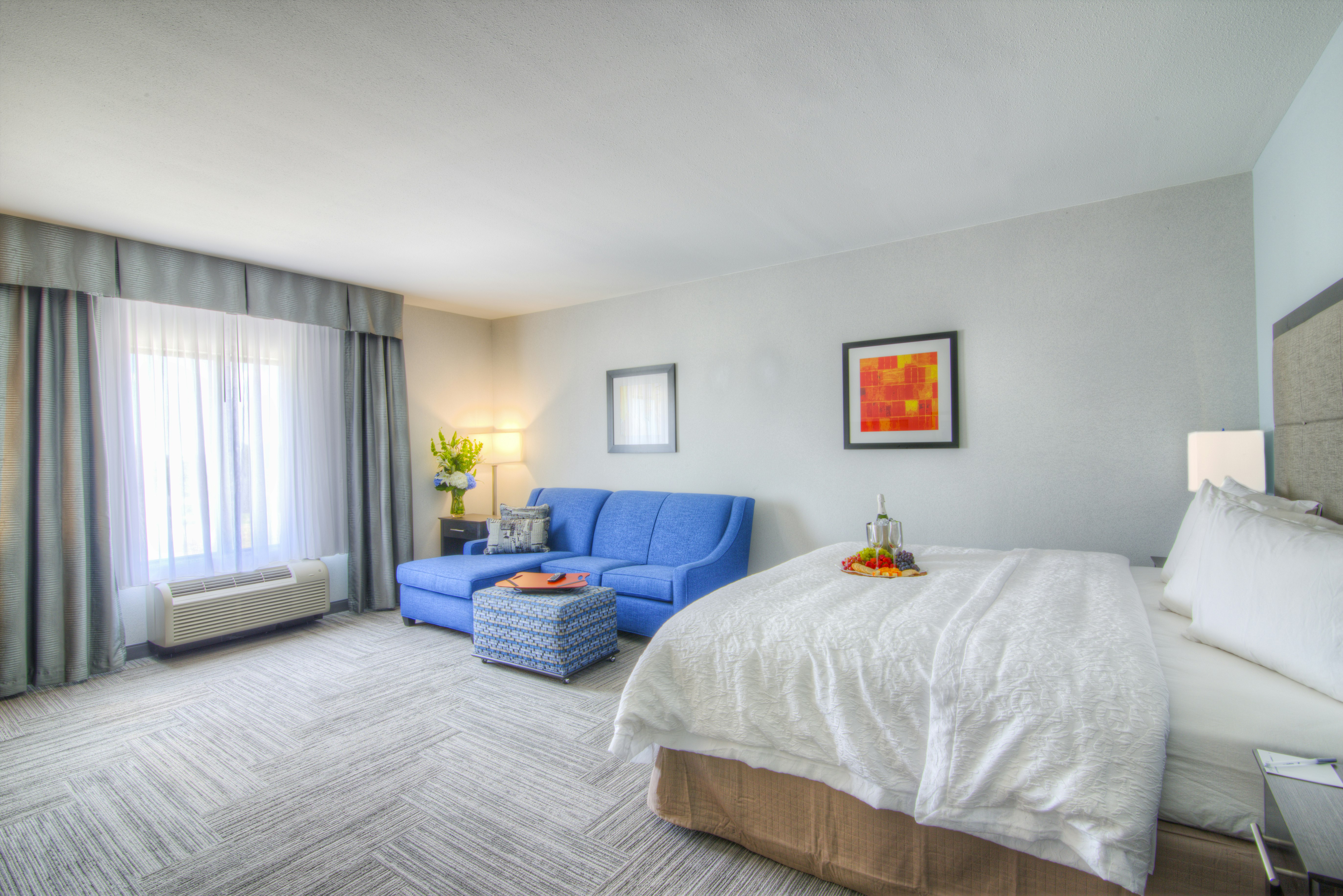 ROOM, KING BED, SOFA