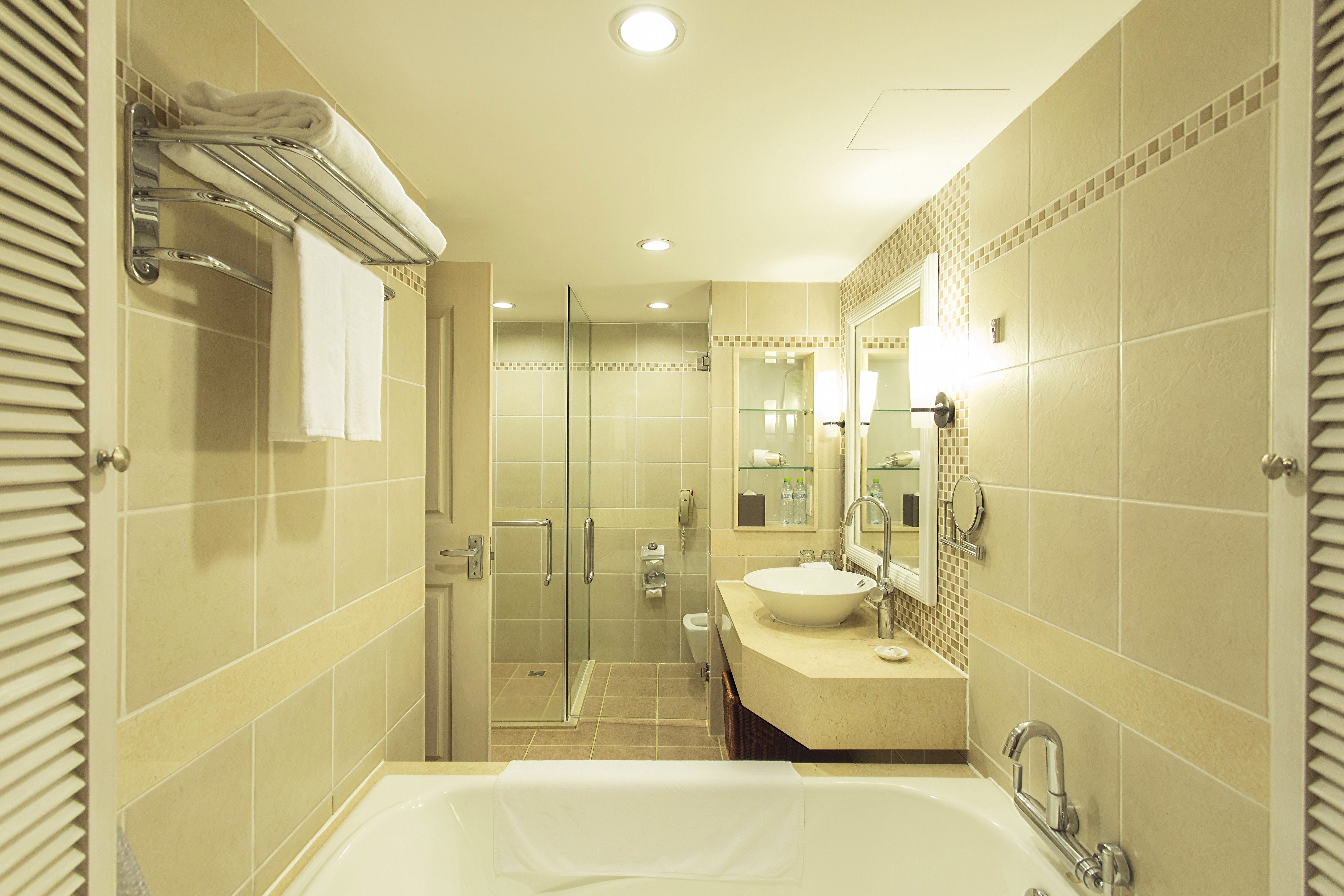 HOLIDAY INN RESORT SANYA BAY 50/50