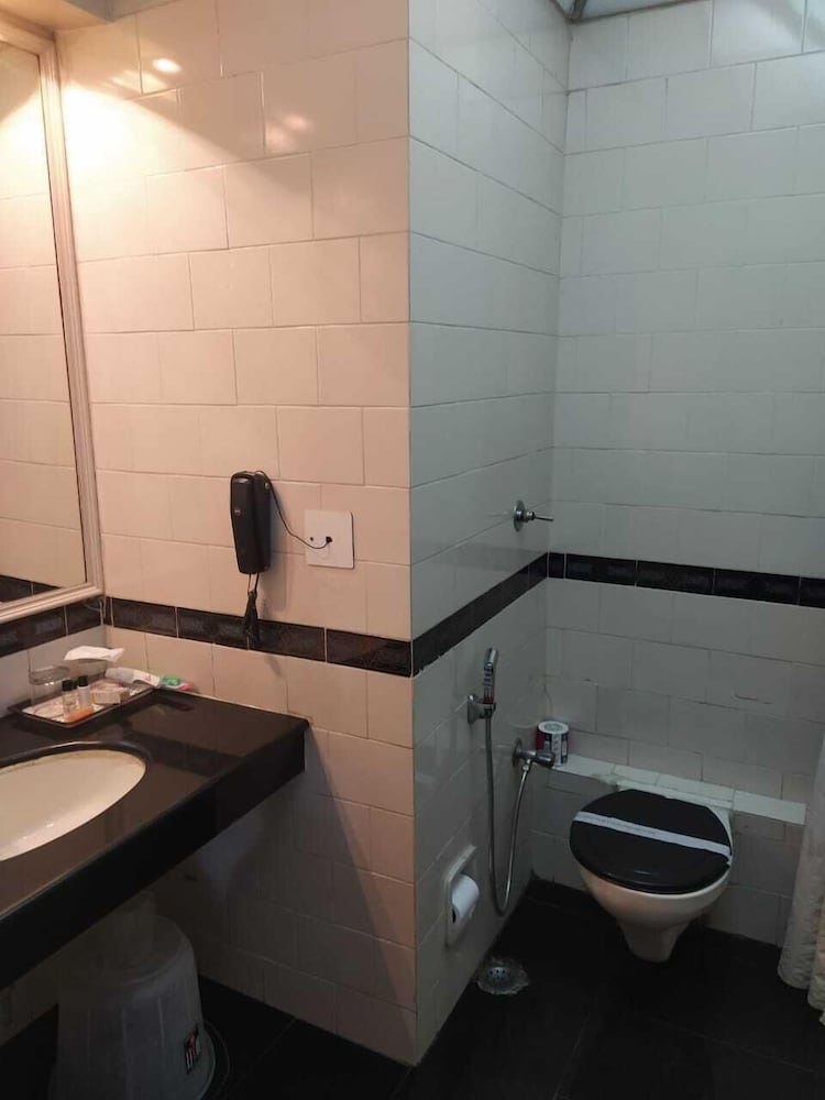HOTEL SURENDRA VILAS 48/50