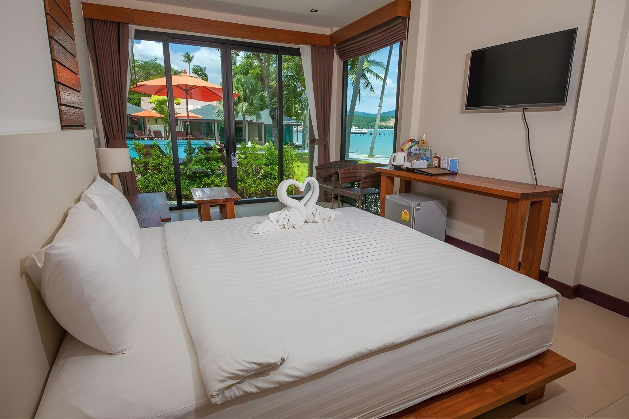 Grand, Deluxe, Side Sea View
