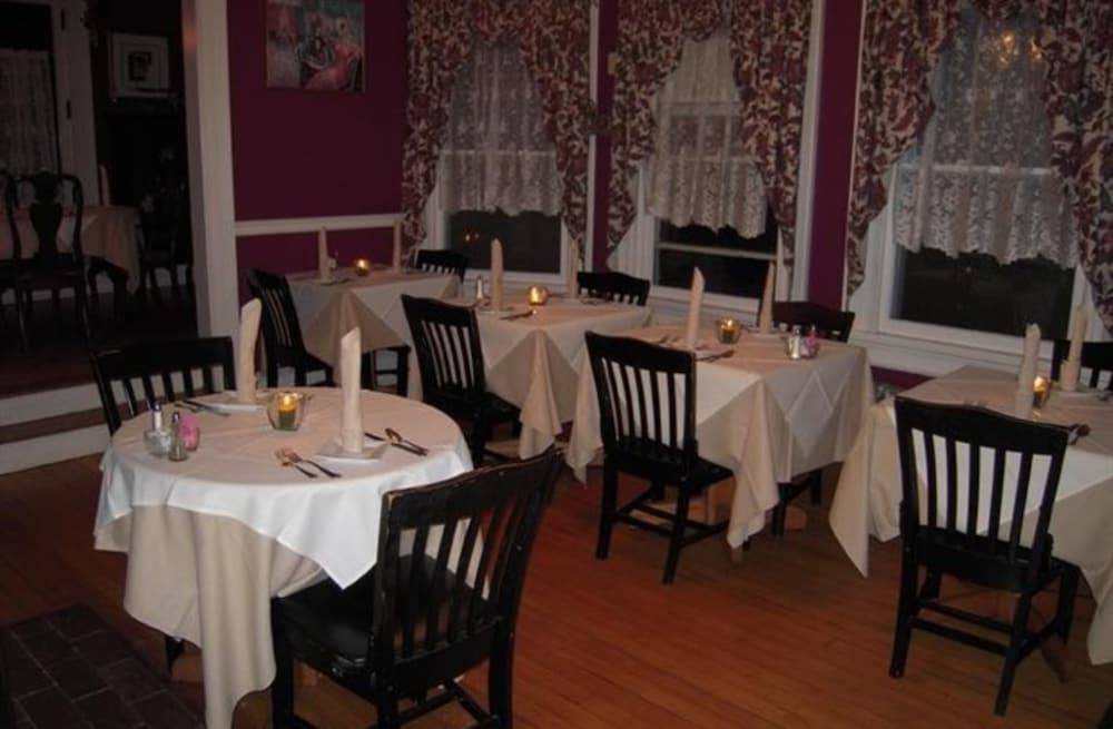 Brookview Manor Inn of the Poconos 38/51