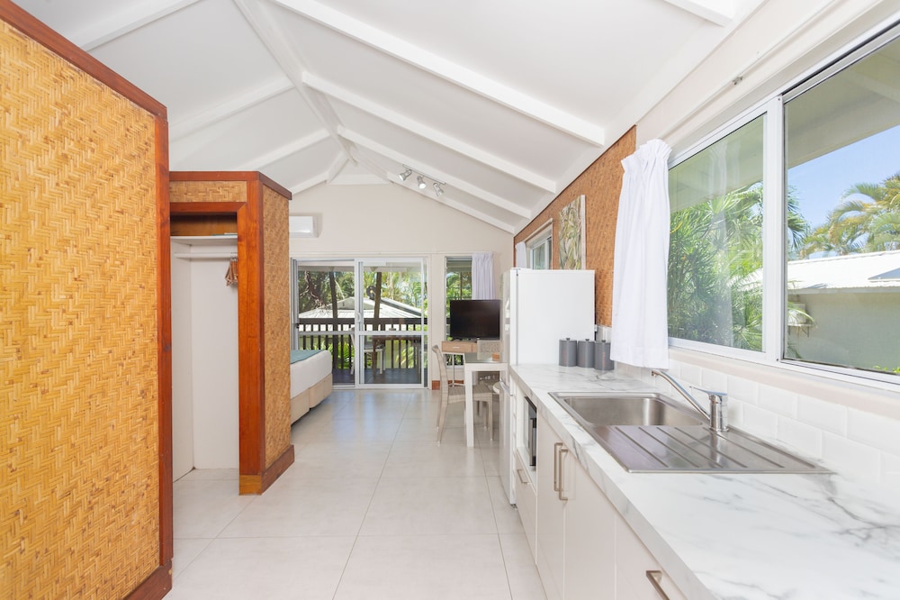 Muri Lagoon View Bungalows 6/17